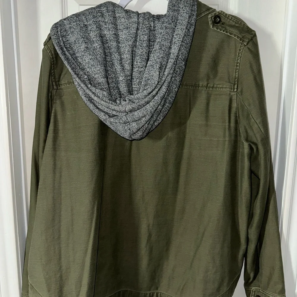 American Eagle Khaki Jacket with Gray Hood - Picture 3 of 3
